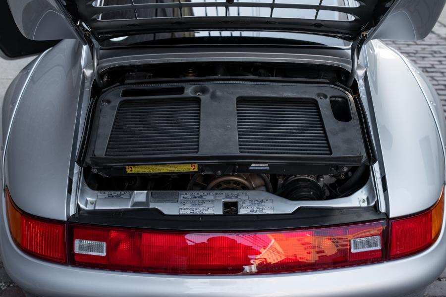 Моторный отсек Porsche 911 GT2 (993) 1996 года  (фото 6 из 49)